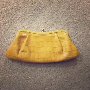 Banana republic yellow leather textured clutch 👛